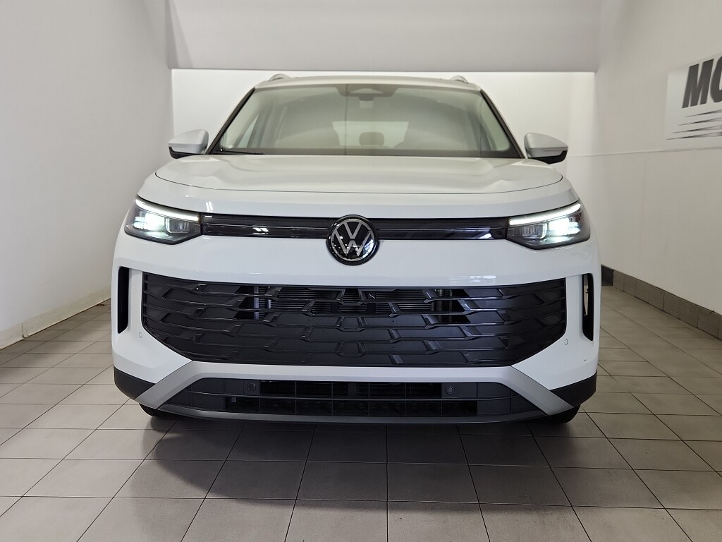 2025 Volkswagen Tiguan SE photo 3