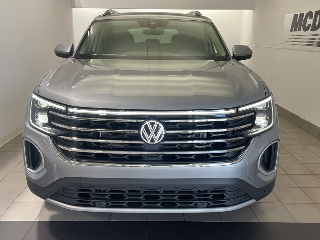 2026 Volkswagen Atlas SE Technology photo 2