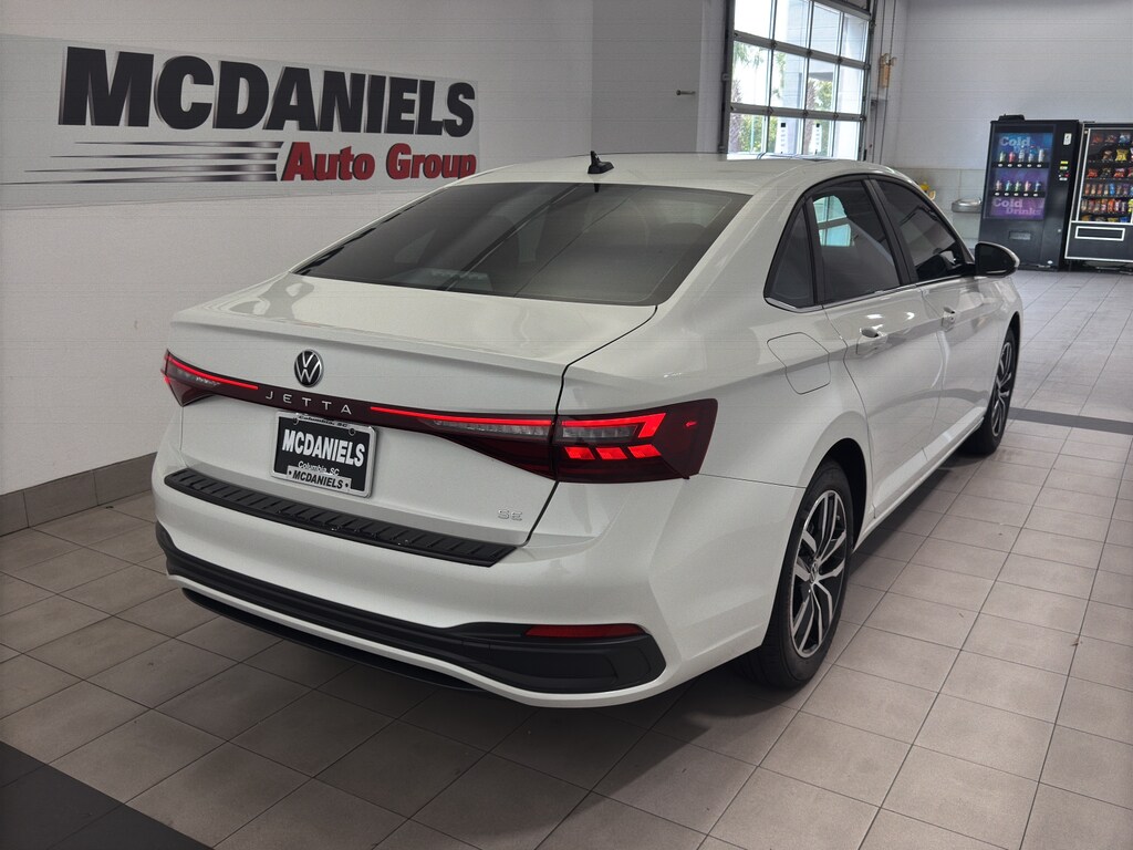 2025 Volkswagen Jetta 1.5T SE photo 2