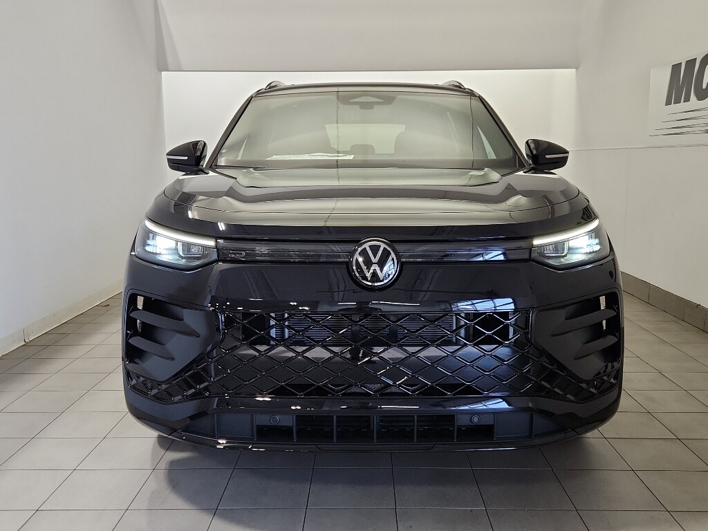 2025 Volkswagen Tiguan SE R-Line Black photo 2