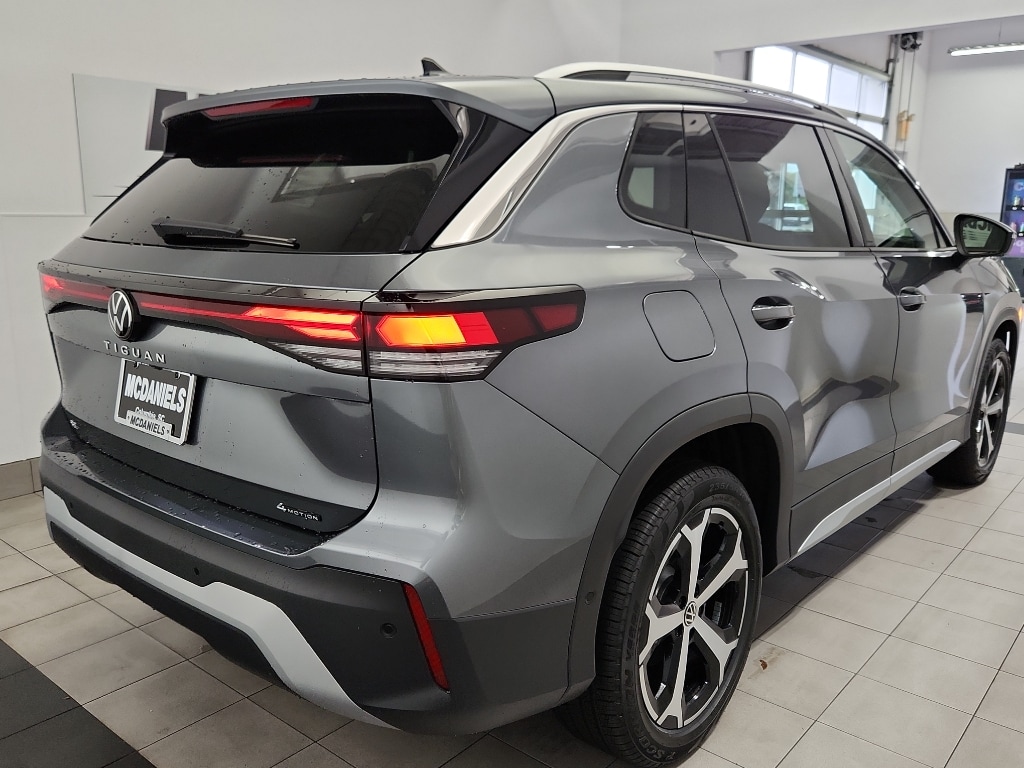 New 2025 Volkswagen Tiguan SE SUV