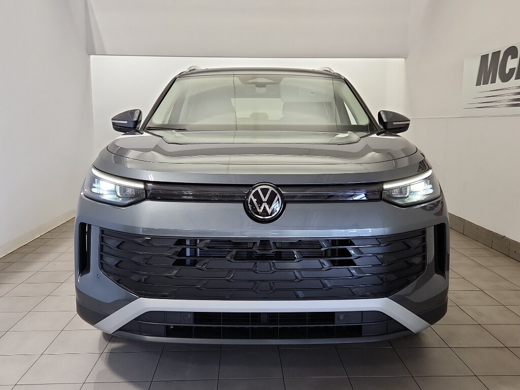2025 Volkswagen Tiguan SE photo 2