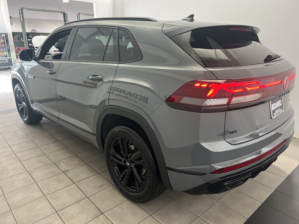 2026 Volkswagen Atlas Cross Sport SEL R-Line photo 4