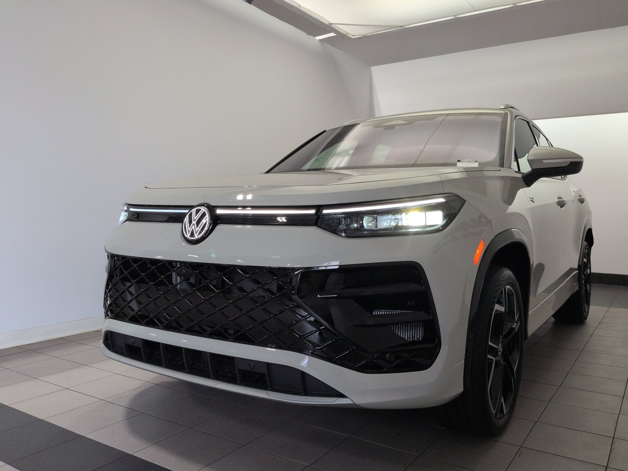 New 2026 Volkswagen Tiguan SEL R-Line Turbo SUV