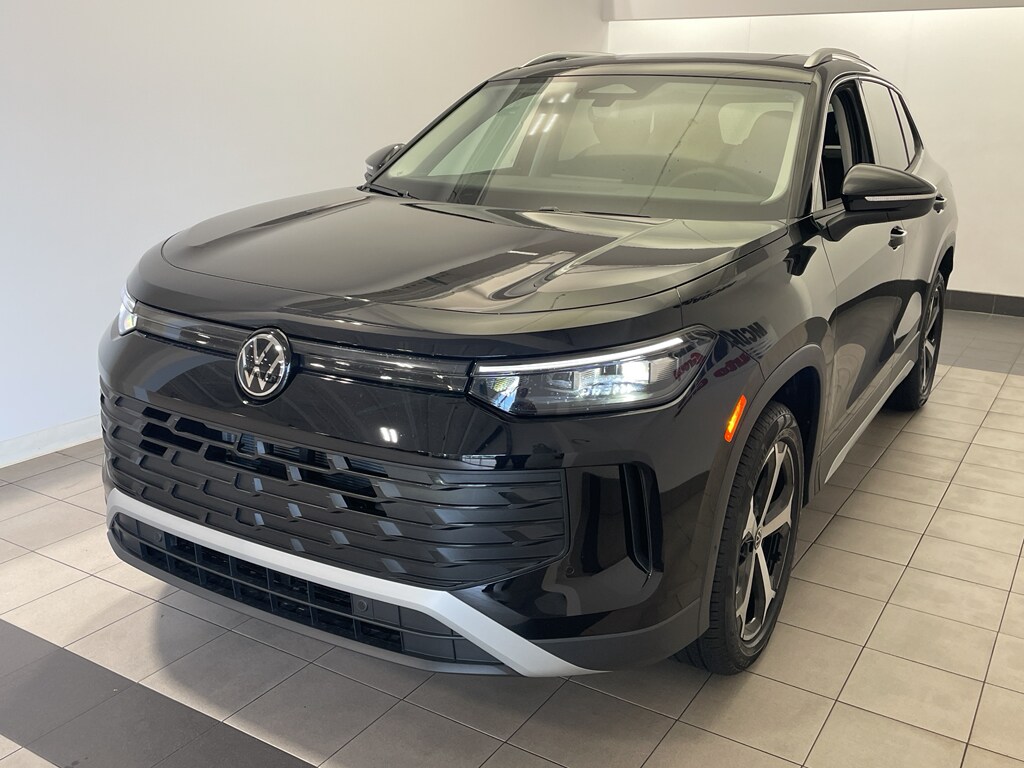 2025 Volkswagen Tiguan SE photo 2