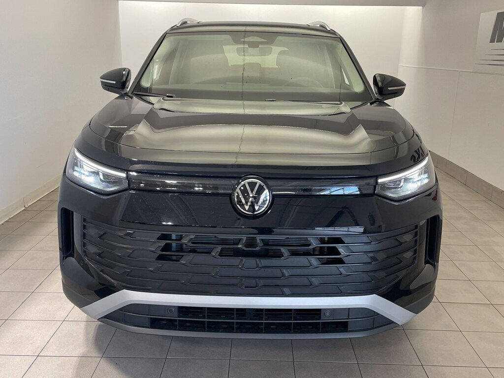 2025 Volkswagen Tiguan SE photo 3