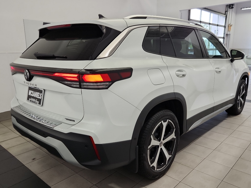 New 2025 Volkswagen Tiguan SE SUV