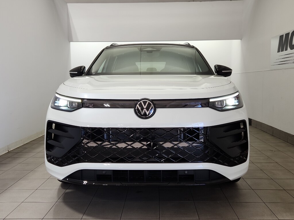 2026 Volkswagen Tiguan SE R-Line Black photo 3