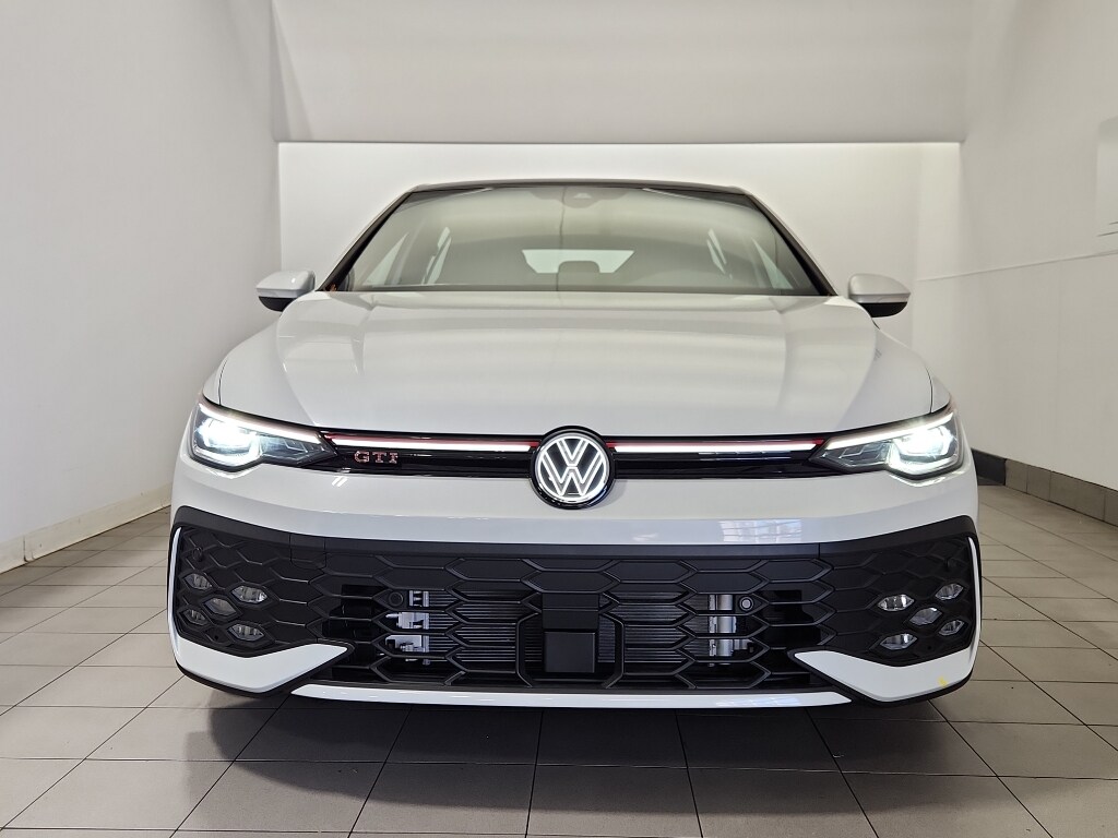 2025 Volkswagen Golf GTI SE photo 3