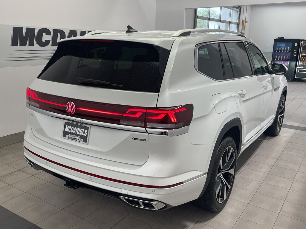 2026 Volkswagen Atlas SEL Premium R-Line photo 2