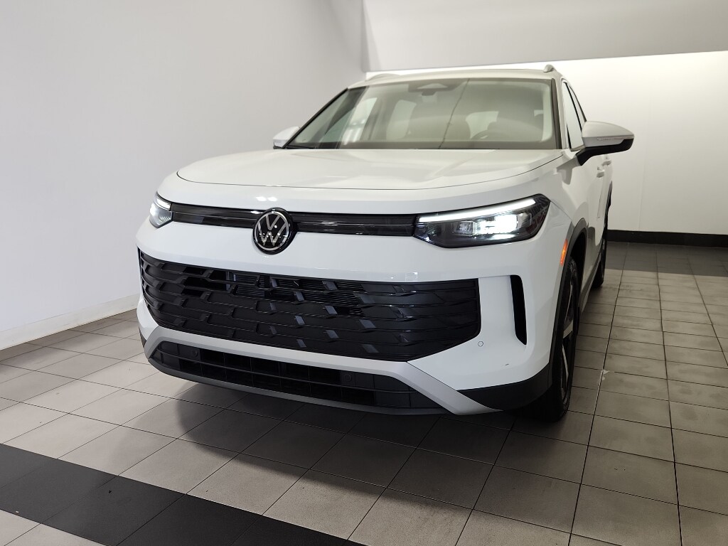 2025 Volkswagen Tiguan SE photo 2