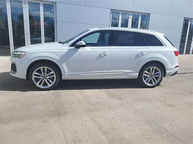 2025 Audi Q7 55 Premium Plus photo 2