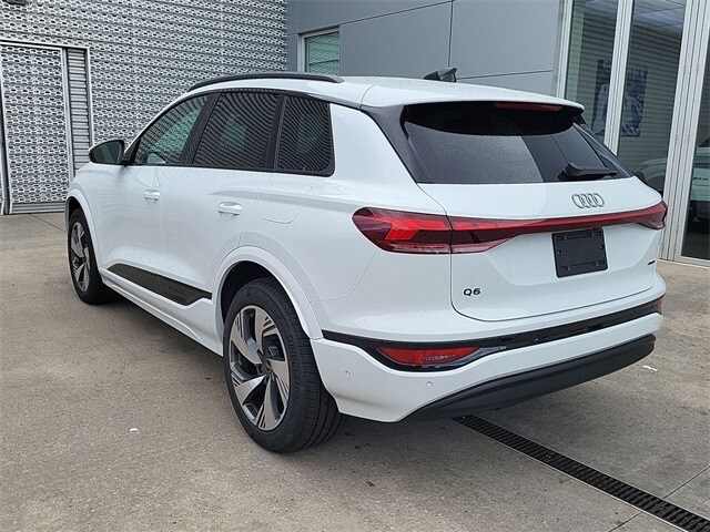 2025 Audi Q6 E-tron Premium Plus photo 3