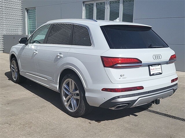 2025 Audi Q7 55 Premium Plus photo 3