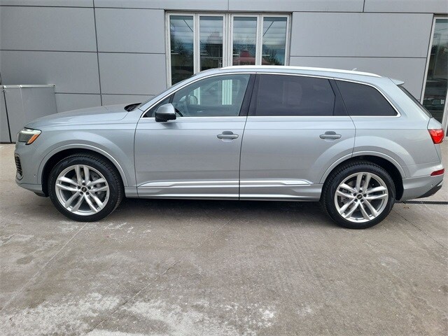 2025 Audi Q7 Premium Plus photo 2