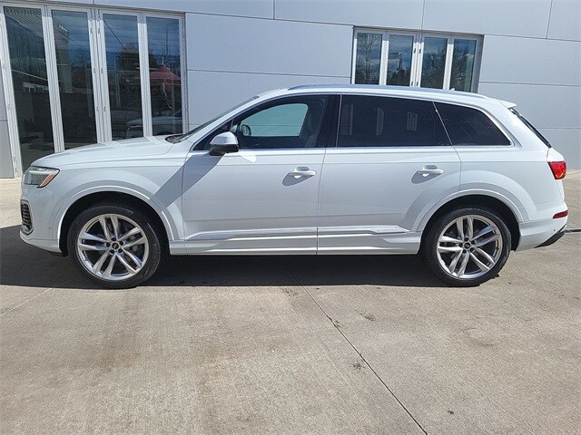2025 Audi Q7 Premium Plus photo 2