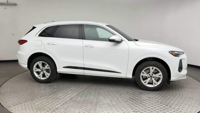 2025 Audi Q5 2.0T PREMIUM PLUS SUV Slide 8
