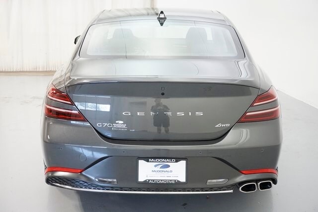 2022 Genesis G70 2.0T photo 3