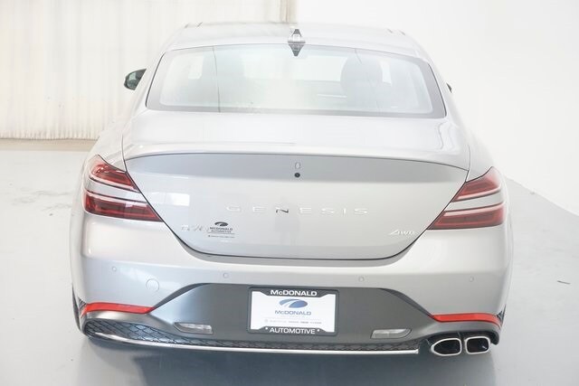 2022 Genesis G70 2.0T photo 3