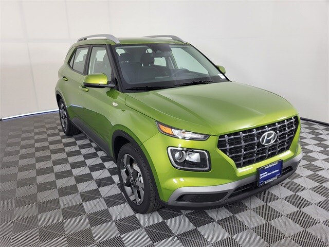 2024 Hyundai Venue SEL photo 3
