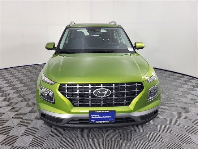 2024 Hyundai Venue SEL photo 2