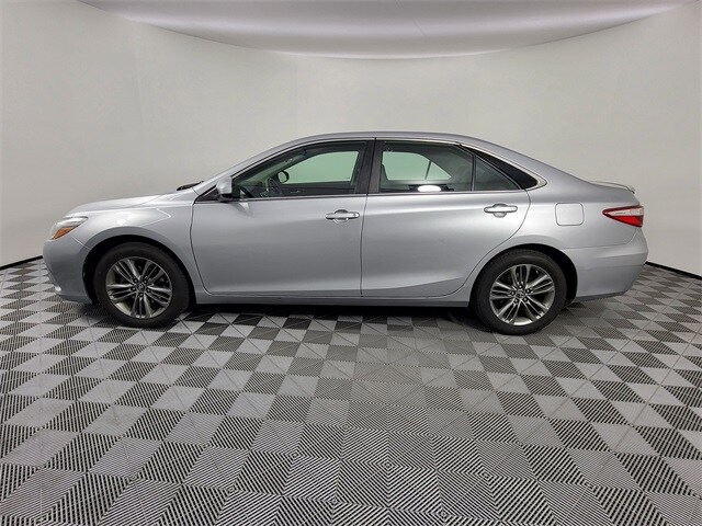 2017 Toyota Camry XLE photo 2