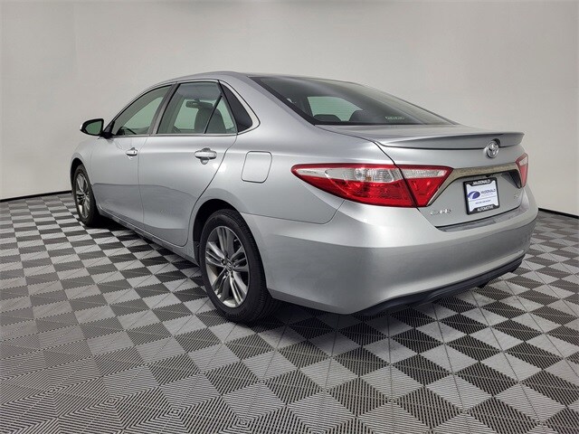 2017 Toyota Camry XLE photo 3