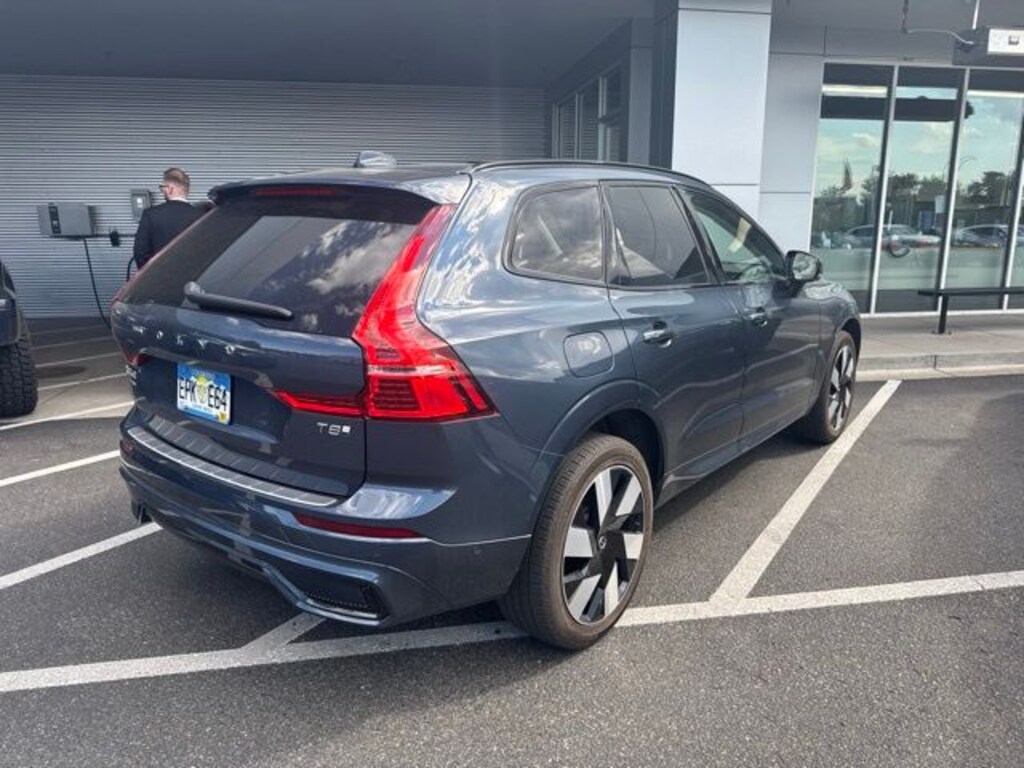 Used 2025 Volvo XC60 plug-in hybrid T8 Plus SUV