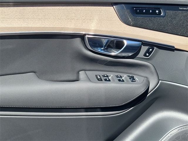 2025 Volvo XC90 Plus - Photo 10