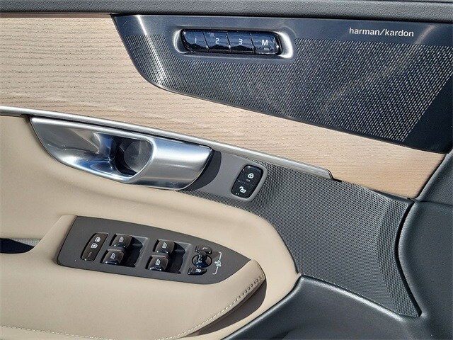 2025 Volvo XC90 Plus - Photo 10
