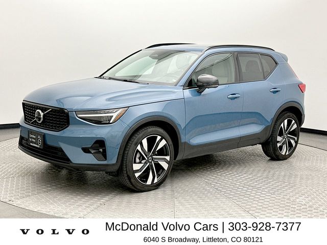 2023 Volvo XC40 B5 Ultimate Dark AWD's photo