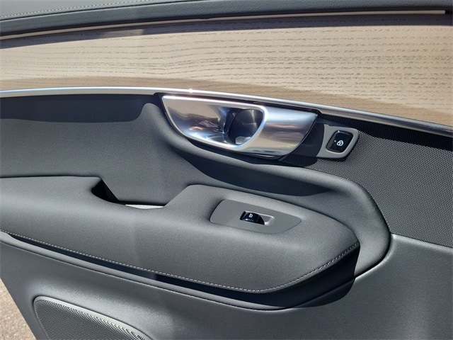 2025 Volvo XC90 Plus - Photo 15