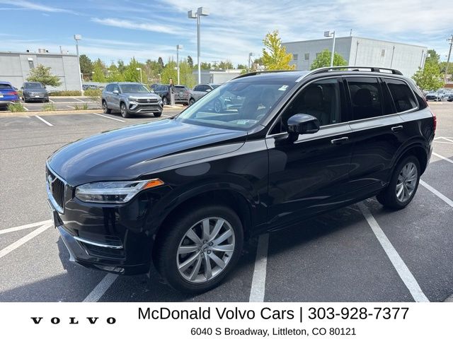 2017 Volvo XC90 T6 AWD Momentum's photo