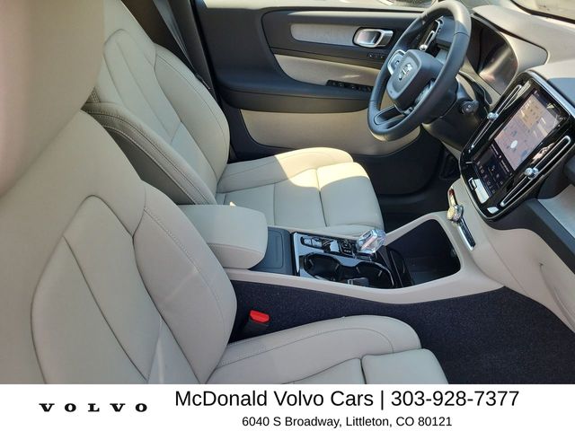 2026 Volvo XC40 Plus - Photo 17