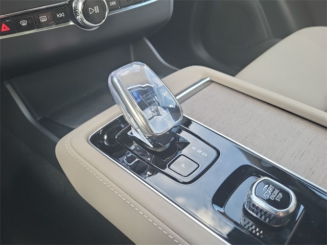2025 Volvo XC90 Plus - Photo 24