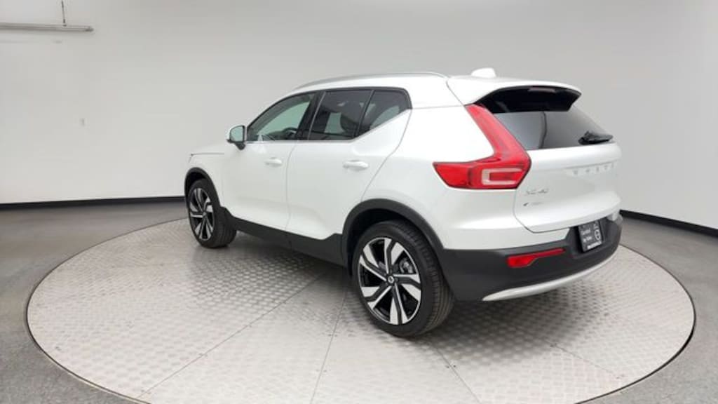 Certified 2023 Volvo XC40 B5 AWD Ultimate Bright SUV