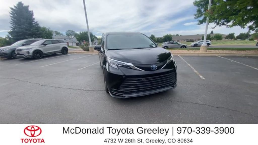 Used 2023 Toyota Sienna LE 8 Passenger Van Passenger Van