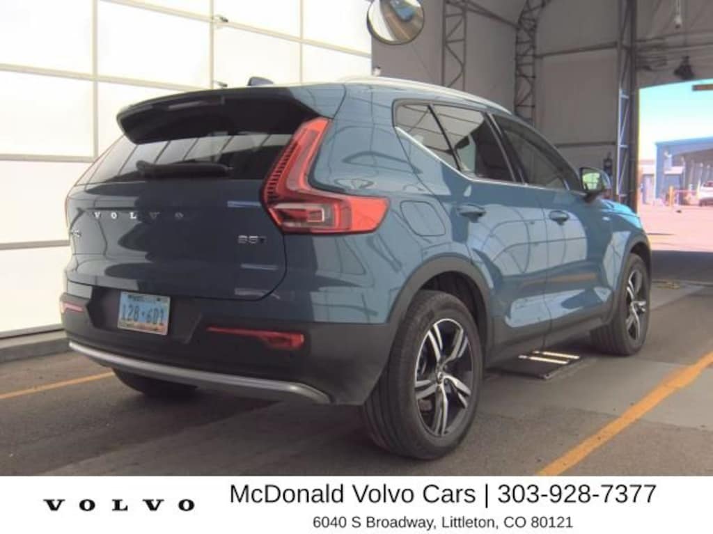 Certified 2025 Volvo XC40 B5 Core Bright Theme SUV