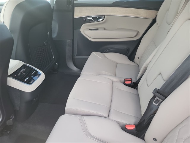 2025 Volvo XC90 Plus - Photo 13