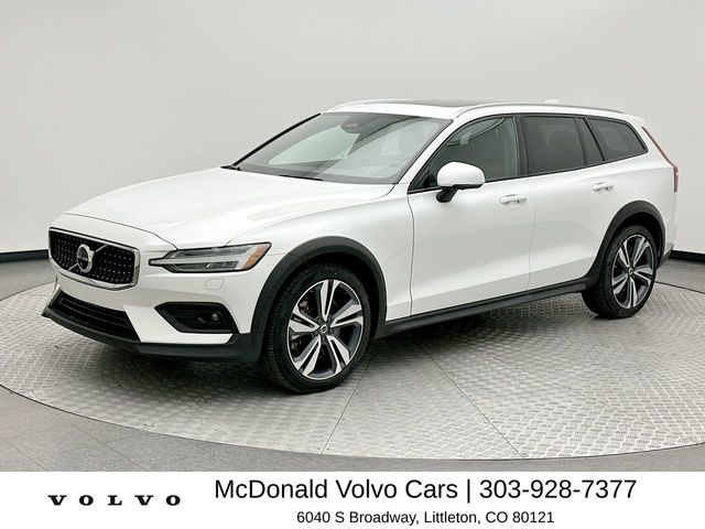 2025 Volvo V60 Cross Country B5 Plus AWD's photo