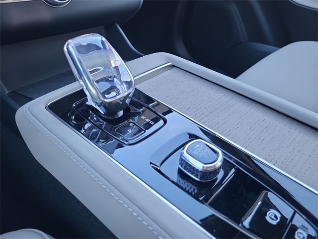 2025 Volvo XC90 Plus - Photo 24