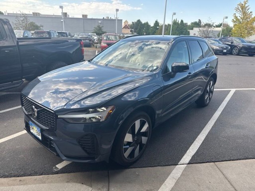 Used 2025 Volvo XC60 plug-in hybrid T8 Plus SUV