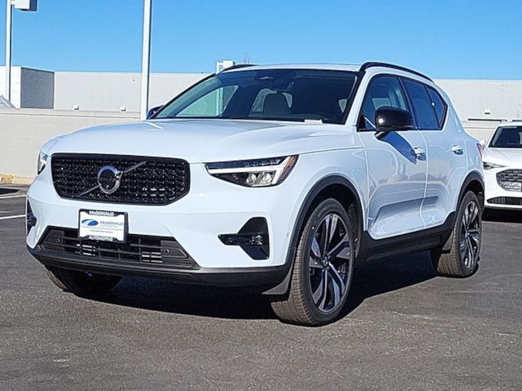 New 2026 Volvo XC40 B5 Plus SUV