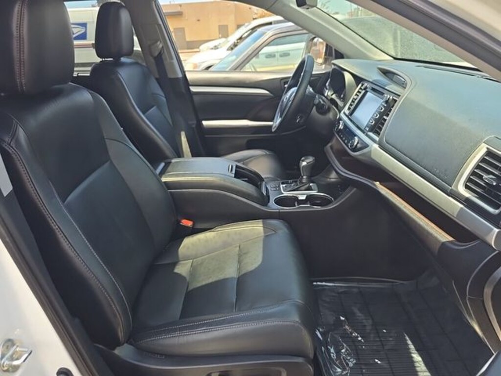 Used 2019 Toyota Highlander XLE V6 SUV