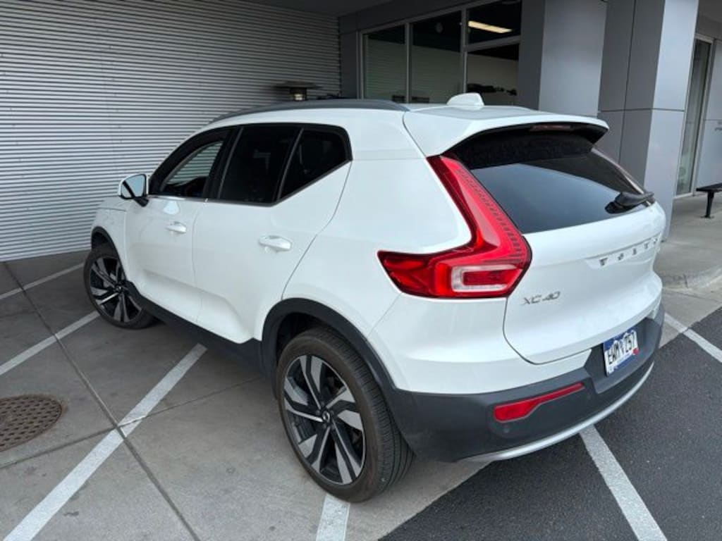 Used 2023 Volvo XC40 B5 AWD Plus Bright SUV