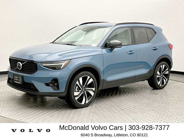 2024 Volvo XC40 B5 Plus Dark AWD's photo