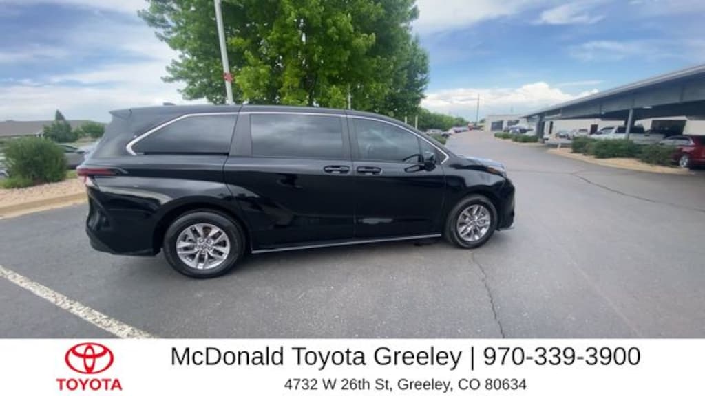 Used 2023 Toyota Sienna LE 8 Passenger Van Passenger Van