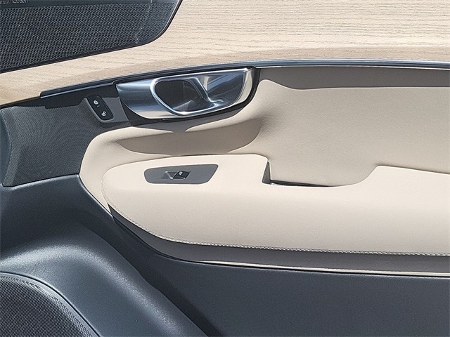 2025 Volvo XC90 Plus - Photo 18