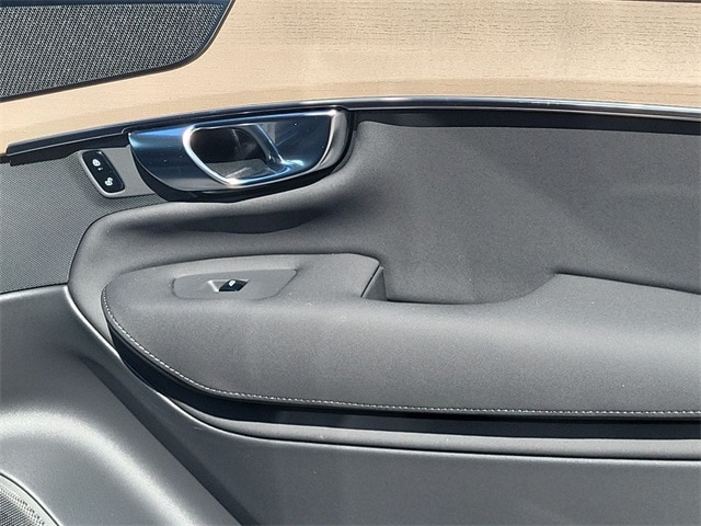 2025 Volvo XC90 Plus - Photo 18