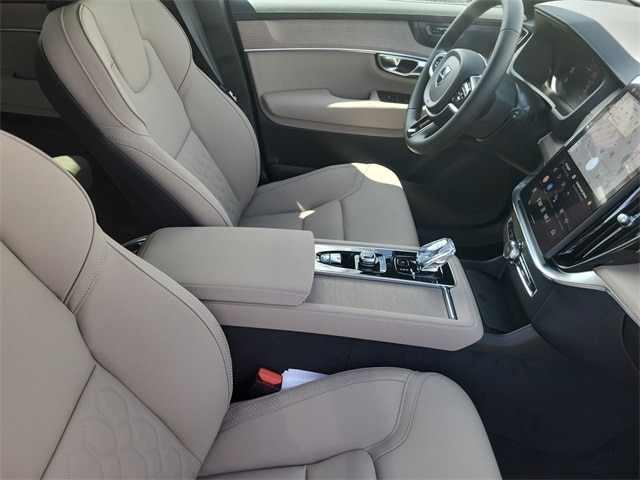 2025 Volvo XC90 Plus - Photo 17